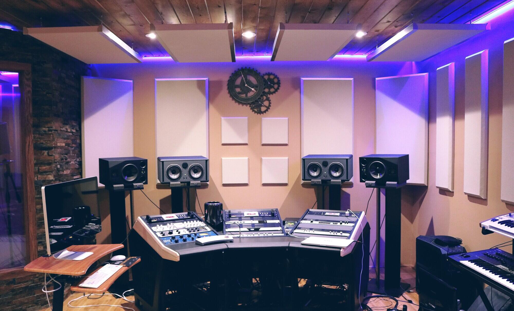 How gospel stars like Kirk Franklin design creative spaces
